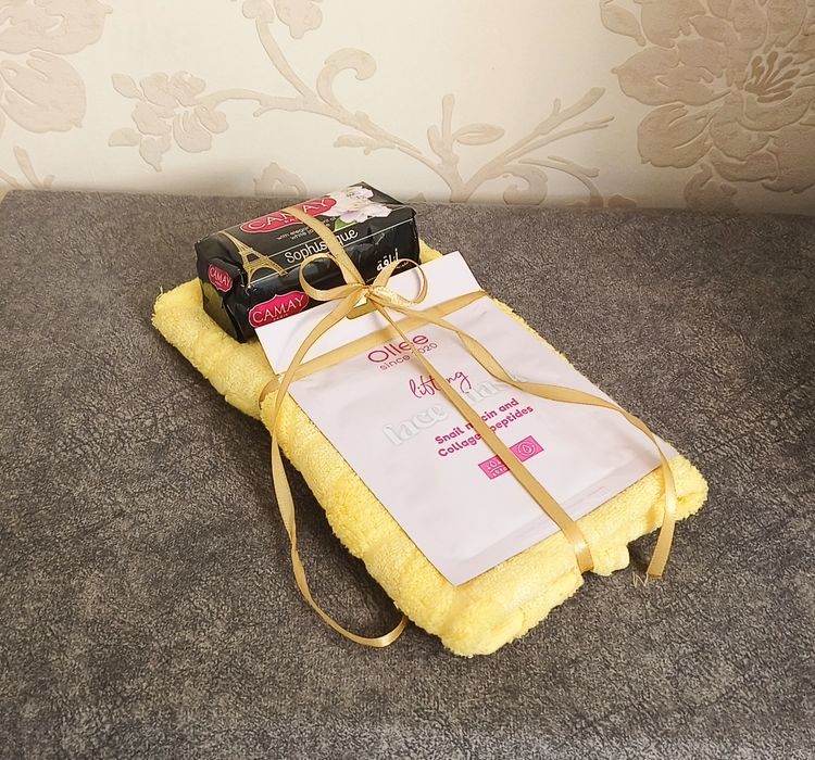 Подарочный набор полотенце маска для лица и мыло