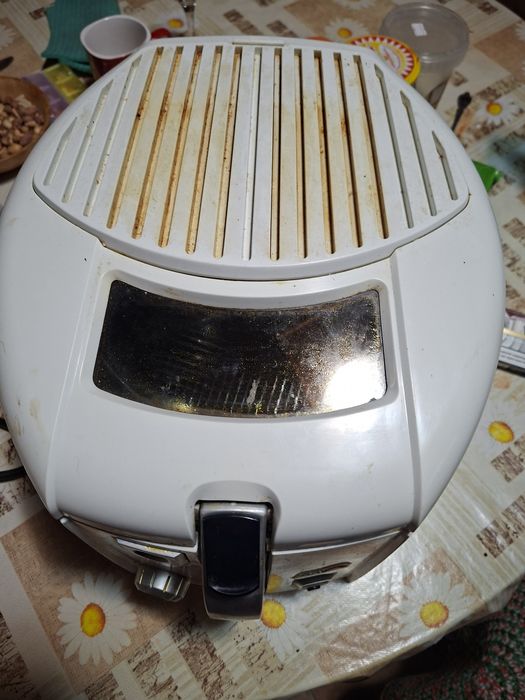 Продавам фритюрник делонги