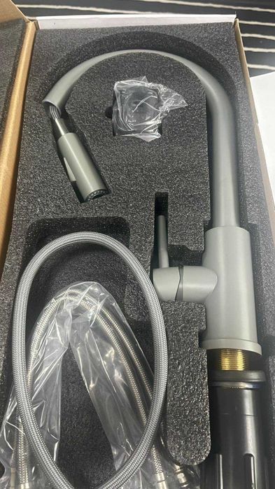 Дефект смесител за кухня с издърпваща се глава и 2 режима на стр 9600