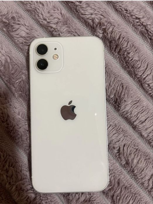 Айфон 12 продам.