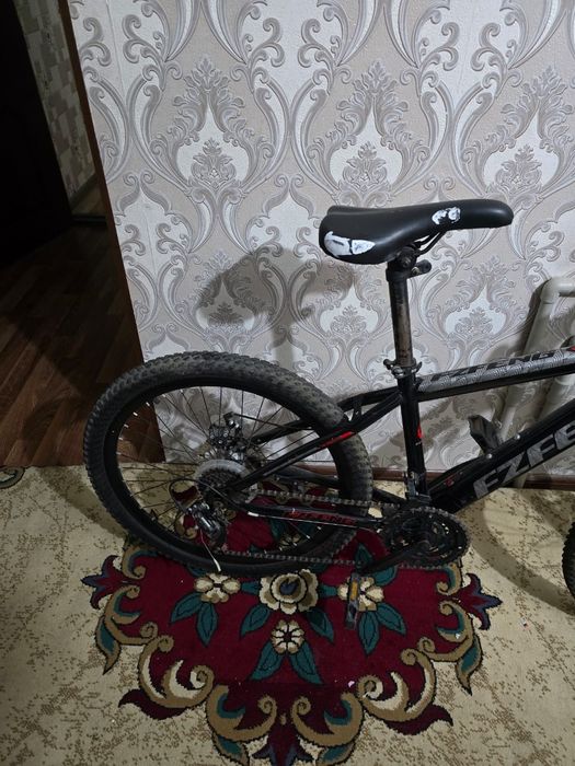 Продаю велик + падарок замок