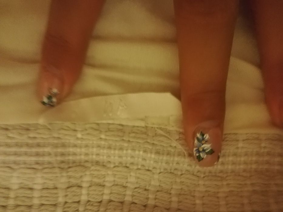 Релефна бяла пола