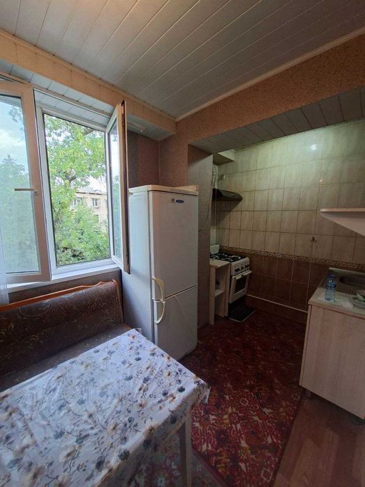 Сдаётся  1в2комнатная квартира на массиве Хадра