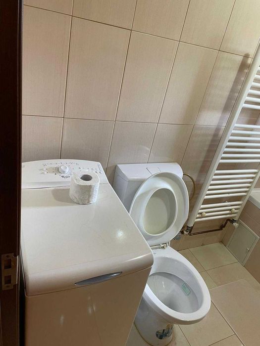 Vand ap cu 2 camere, zona f buna si linistita!
