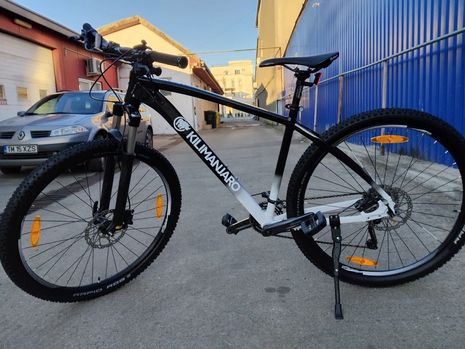 Vând bicicleta din aluminiu