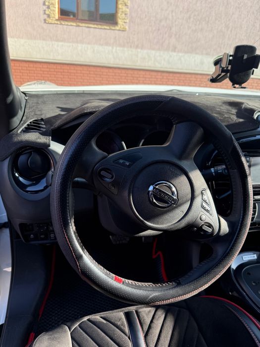 **Ниссан жук monster