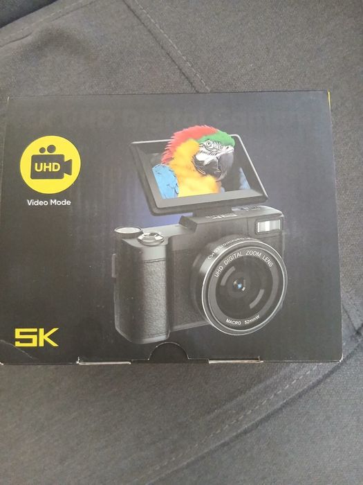 Compact digital camera