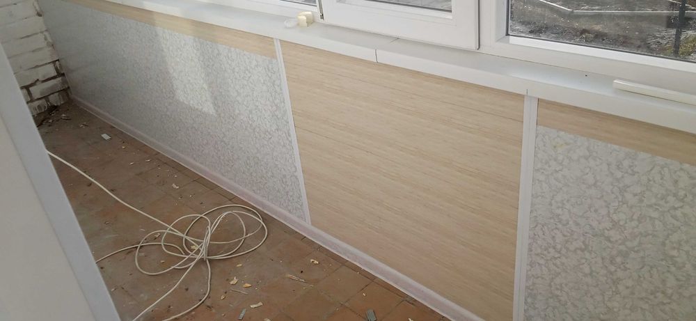 Отделка балконов и санузлов декорпанелями.