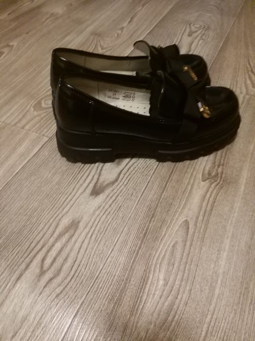 Продам лоферы лаковые