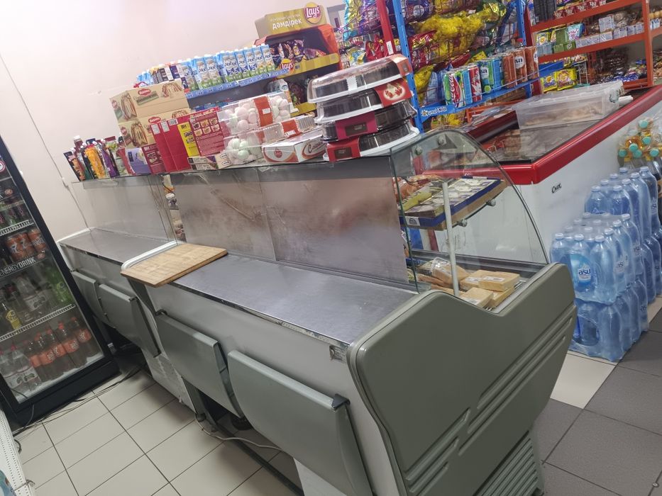 Продам холодильную витрину