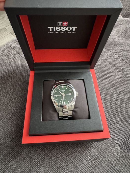Продам часы Швейцарские Tissot