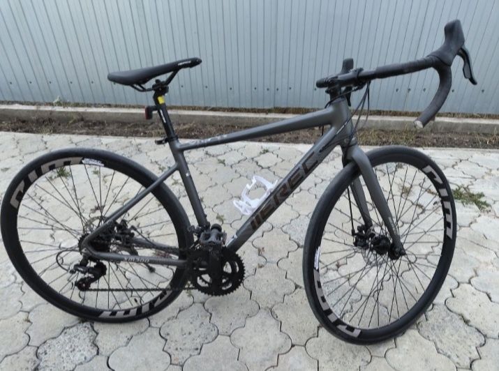 Срочно продаю шоссейный велосипед