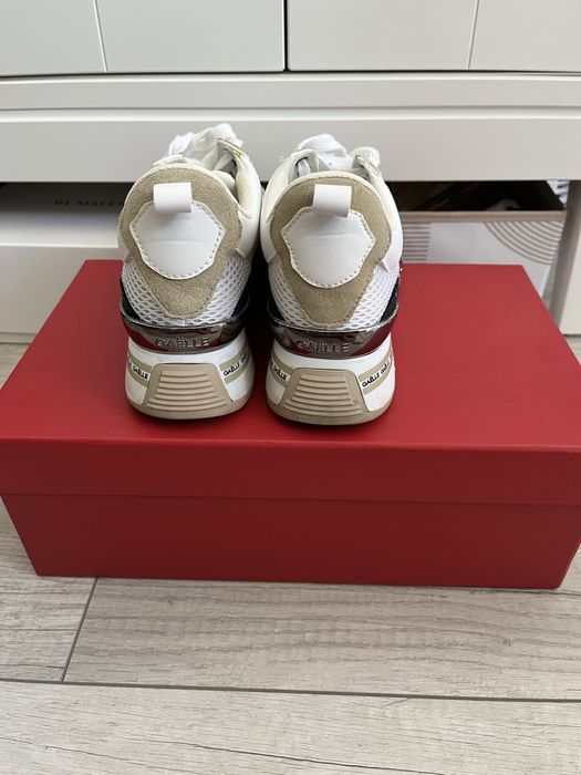 Дамски маратонки GAËLLE – , носени малко