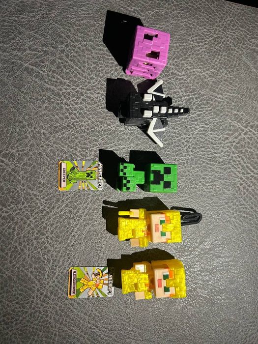 Продаю фигурки kinder joy Minecraft