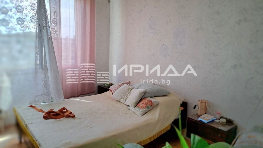 Голям тристаен апартамент в младост 1