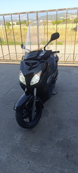 Yamaha X-MAX 250i