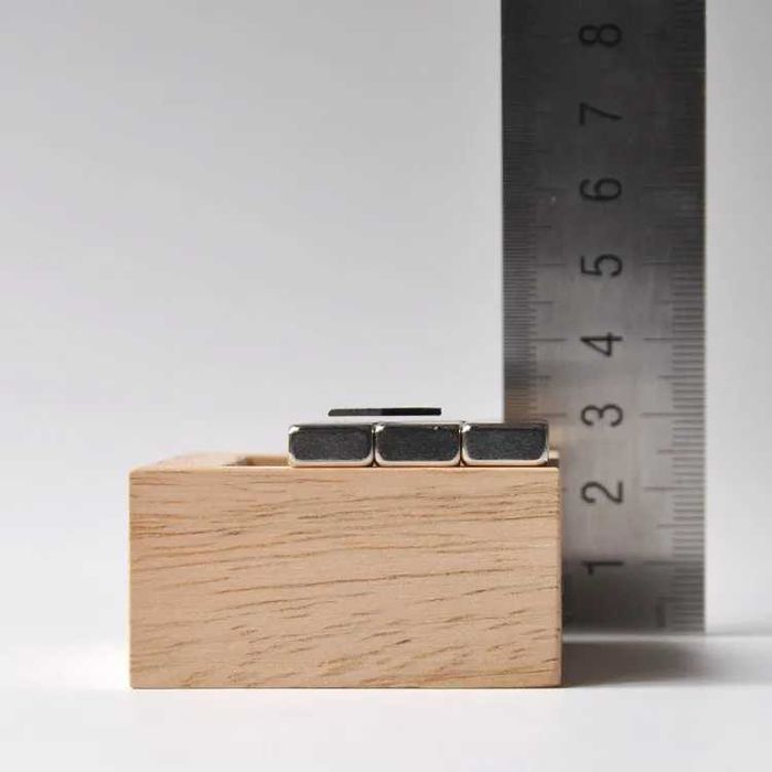 Levitație magnetică fara consum de curent cu grafit pirolitic