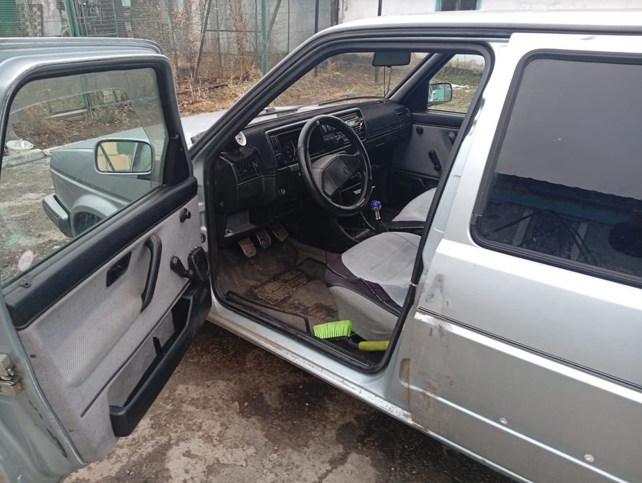 Гольф 2 . На корбюраторе.