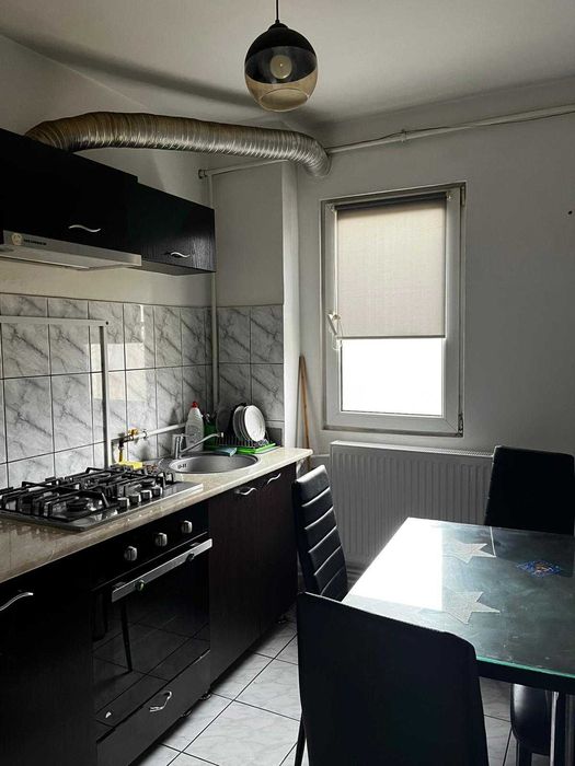Închiriez apartament