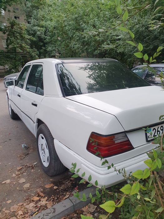 Mercedes-Benz W124