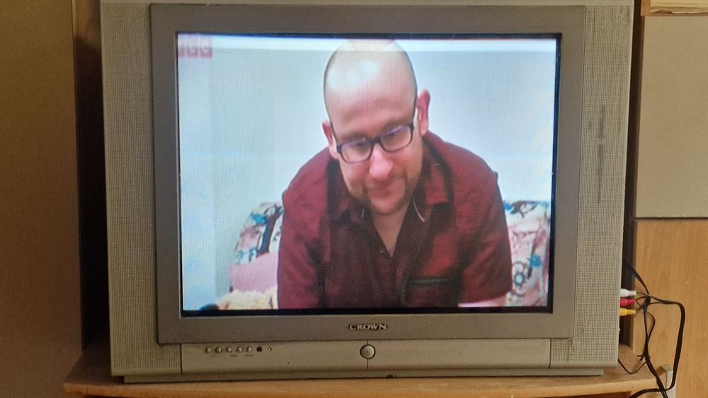 Твлевизор crown, 37 инча