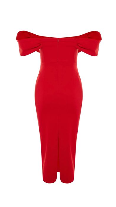 Елегантна рокля в червено