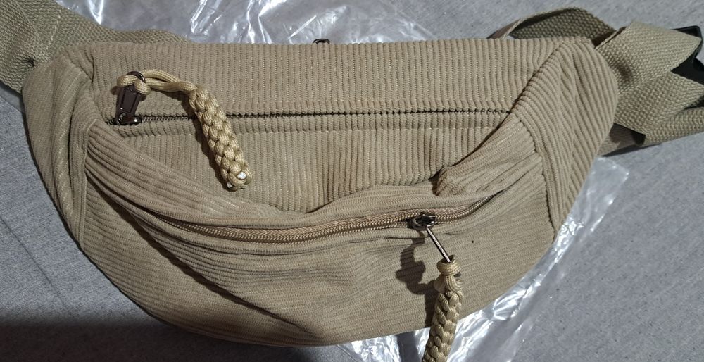 Нова  дамска чанта