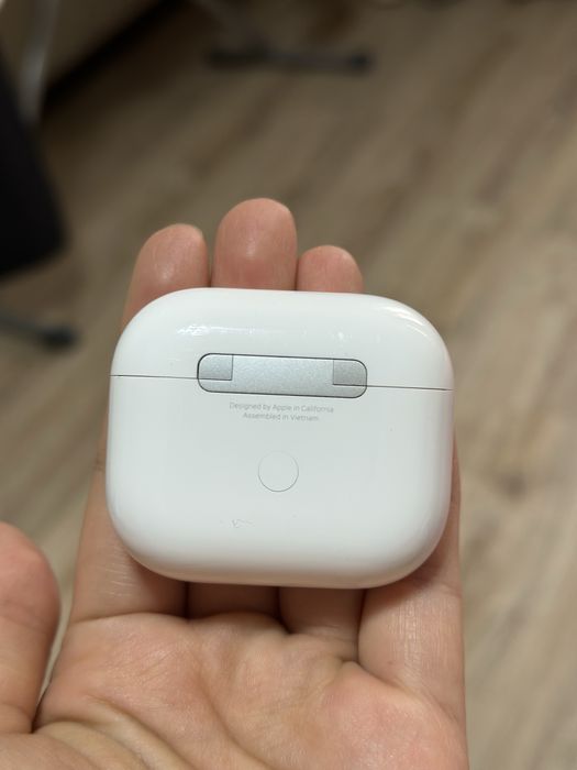 Продам наушники AirPods 3