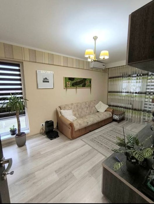 Închirierez apartament 2 camere