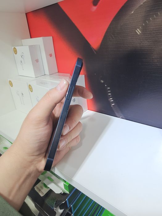 Продам айфон 13 128