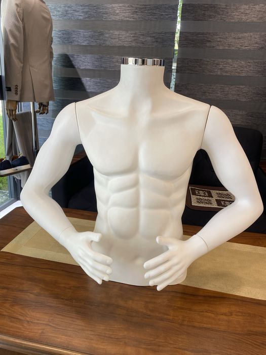 Maniken sotiladi xar xil