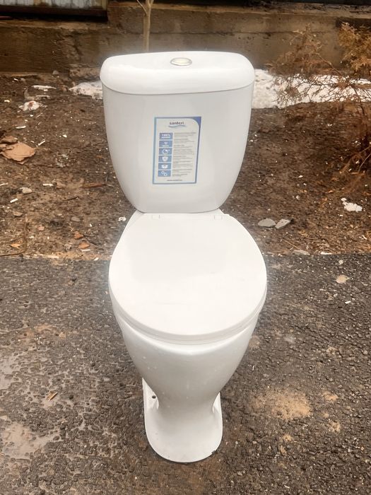 Продам унитаз целый