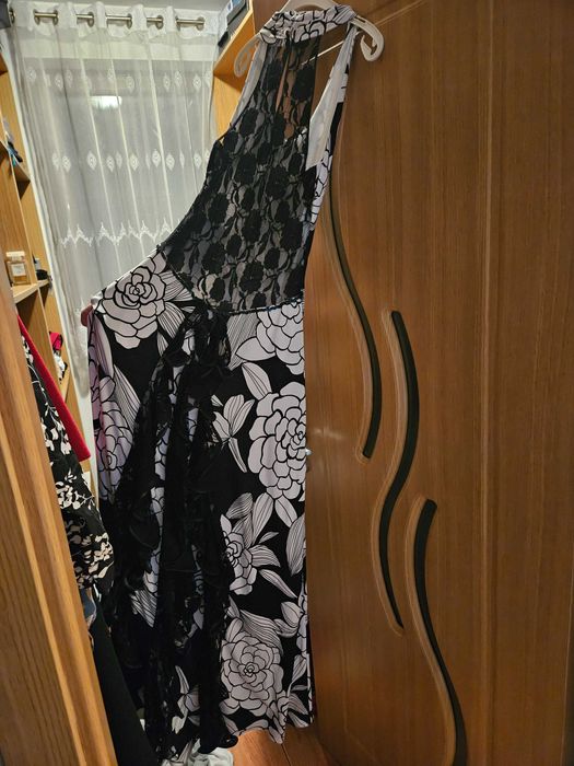 Rochie seara cu paiete si dantela