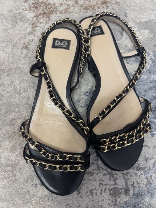 Sandale D&G Dolce & Gabbana originale, piele, negre cu lanțuri aurii