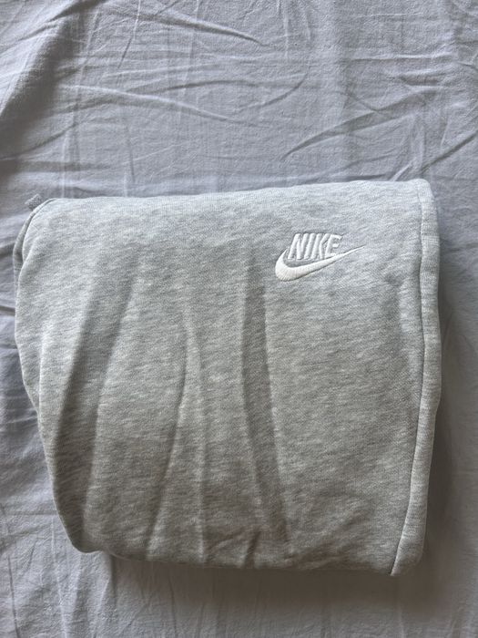 Сив анцуг Nike XS размер