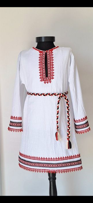 Народни носии за момичета и жени