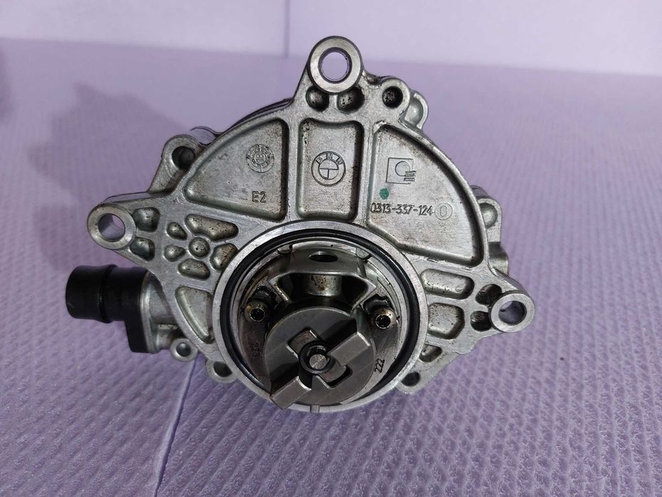 Pompa vacuum BMW E60 E61 E81 E82 E87 E88 E90 E91 E92 E93 Cod 7547024
