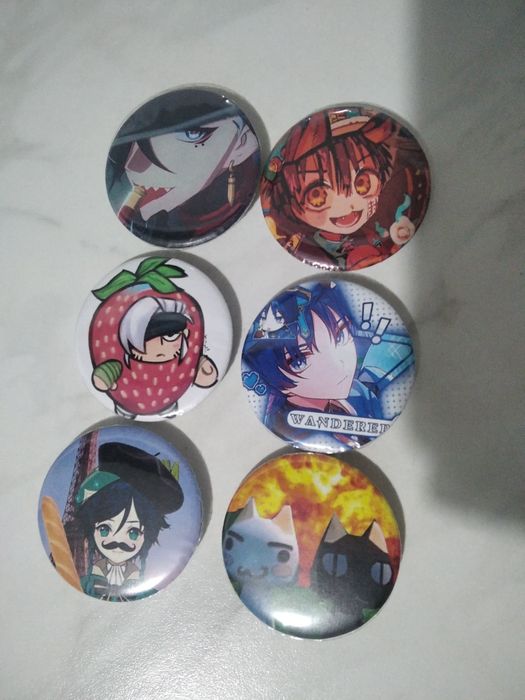 Продам Значки аниме