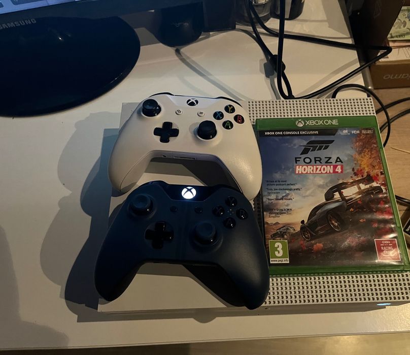 XBOX ONE S stare impecabilă + Forza Horizon 4 joc exclusiv + Monitor Samsung + 2 manete