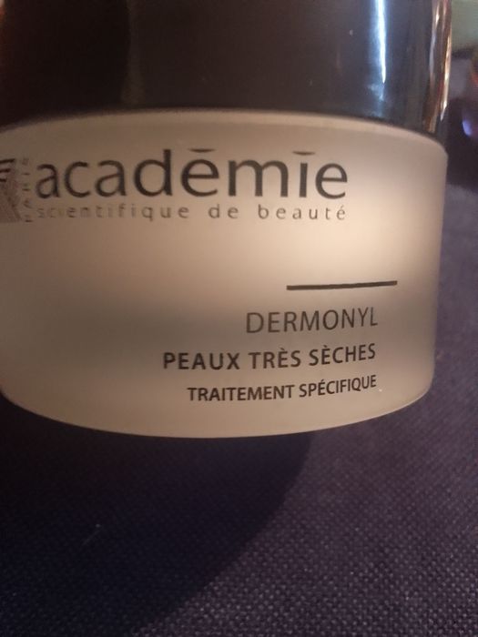 Crema hidratanta pentru ten uscat