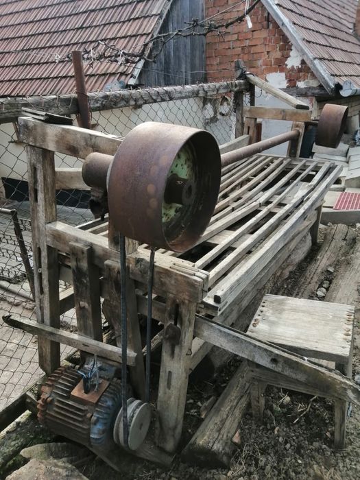 Utilaj artizanal/ masina de prelucrare lemn ( banc de lucru cu motor)