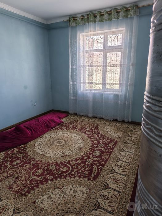 Uy sotiladi SROCHNO jihozlori bilan 650mk  Shomoxulum kotedj yoʻl usti