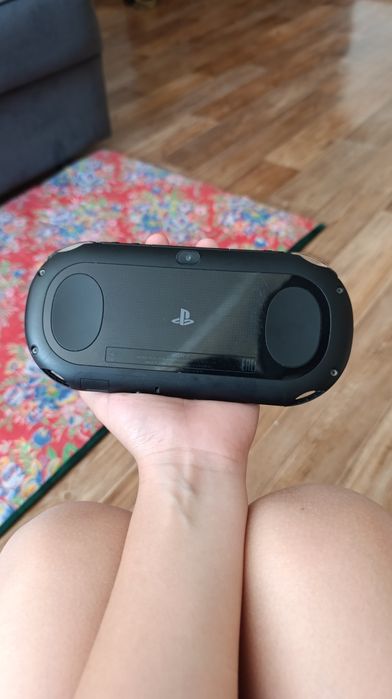 Игравая приставка psvita