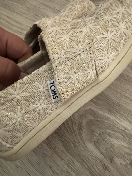 Детски маратонки Adidas и Kinetiks светещи и Toms
