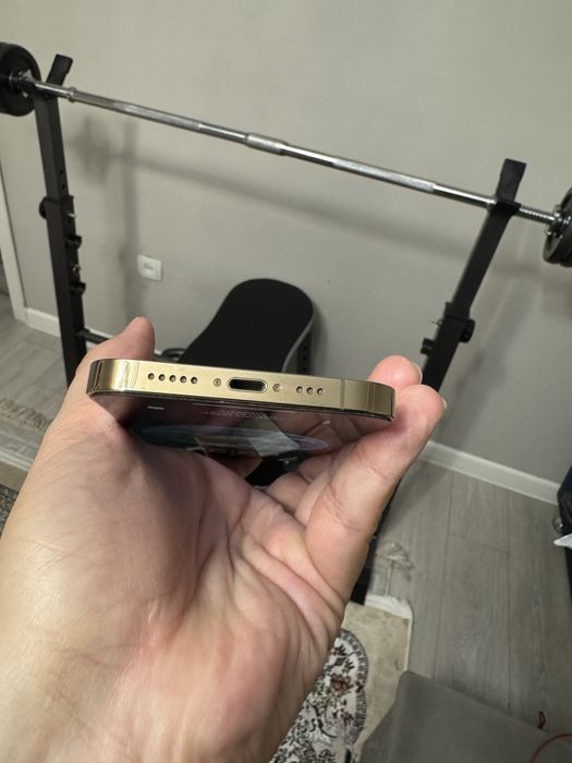 Iphone 12 pro gold
