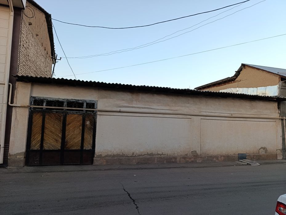 Uy sotiladi Olmozor Tumanida 3 sotix