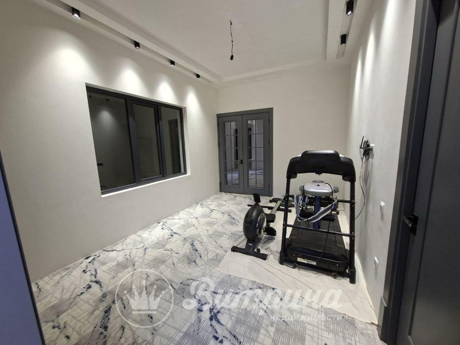 Продаётся дом, 5 комнат, зал и 2 холла. Фасад 15 метров, глубина 43м