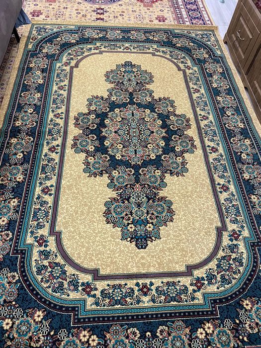 Ковёр очень в хорошем состоянии