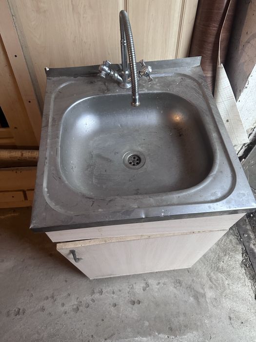 Продам куханную мойку. По всем вопросам звоните