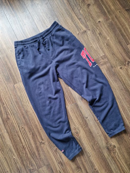 Страхотно мъжко спортно долнище TOMMY HILFIGER размер L